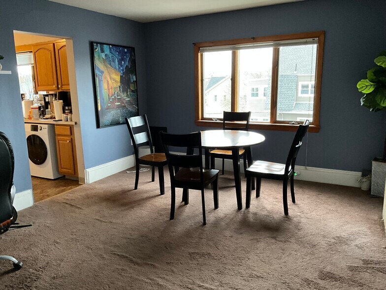 Building Photo - 325 Main St