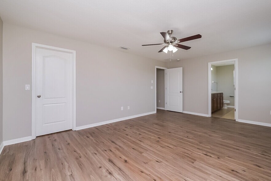 Building Photo - 6139 Trent Creek Dr
