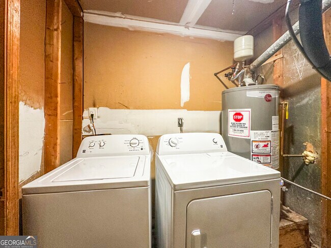 Building Photo - 7090 Birling Dr