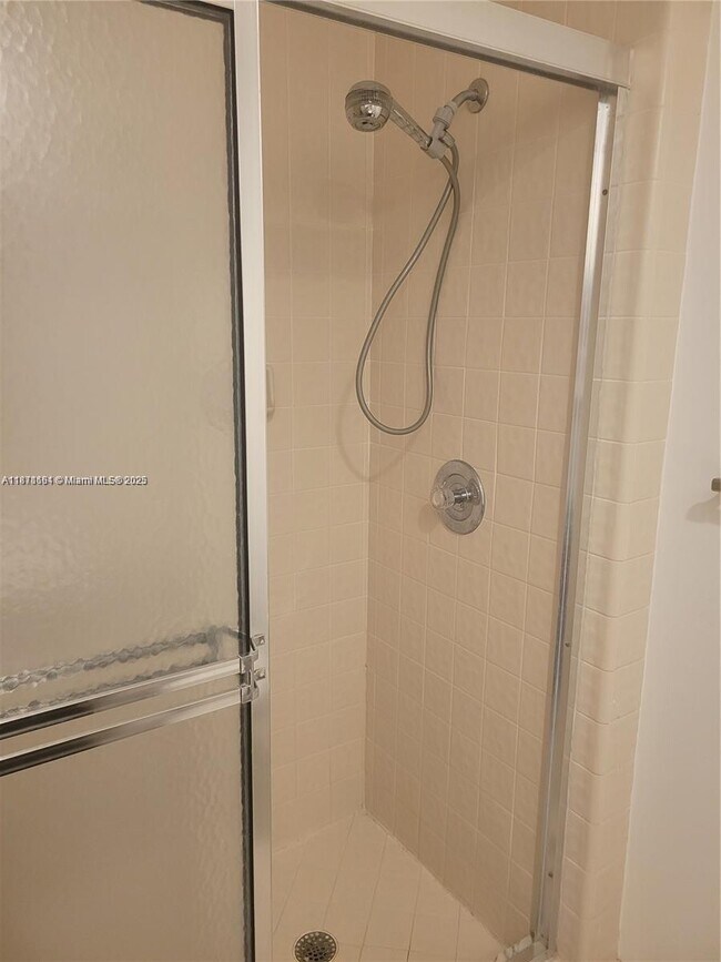 Building Photo - 5845 Fox Hollow Dr