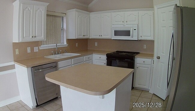 Building Photo - 2457 Brookside Dr