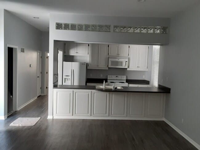 Building Photo - 121 E 29th St