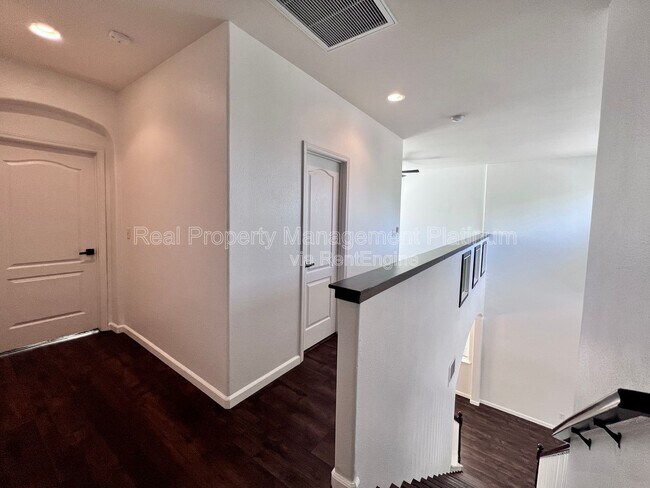 Building Photo - 1766 Glen Oban Ln