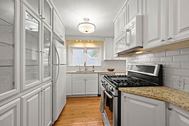 Building Photo - 15 Arapahoe Rd