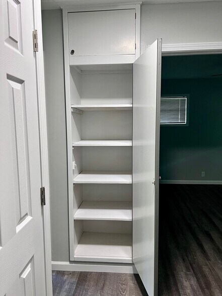 linens - 1247 Dennis Dr