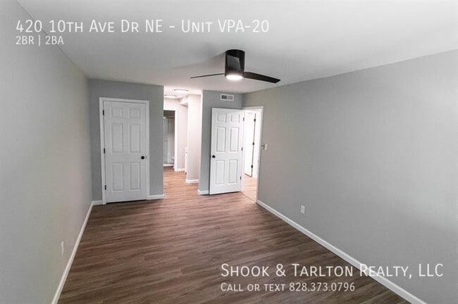 Building Photo - 420 10th Ave Dr NE