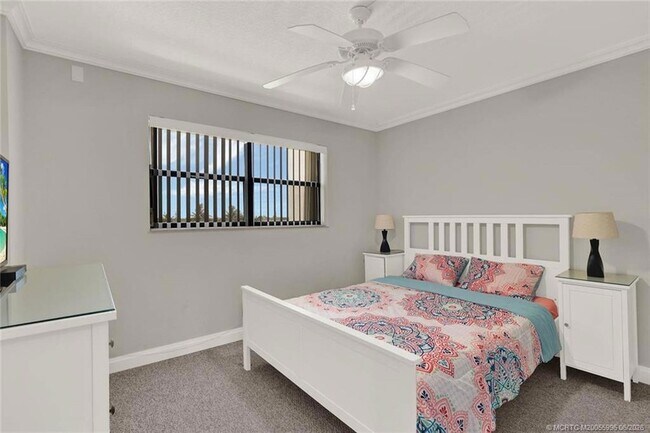 Building Photo - 9490 S Ocean Dr