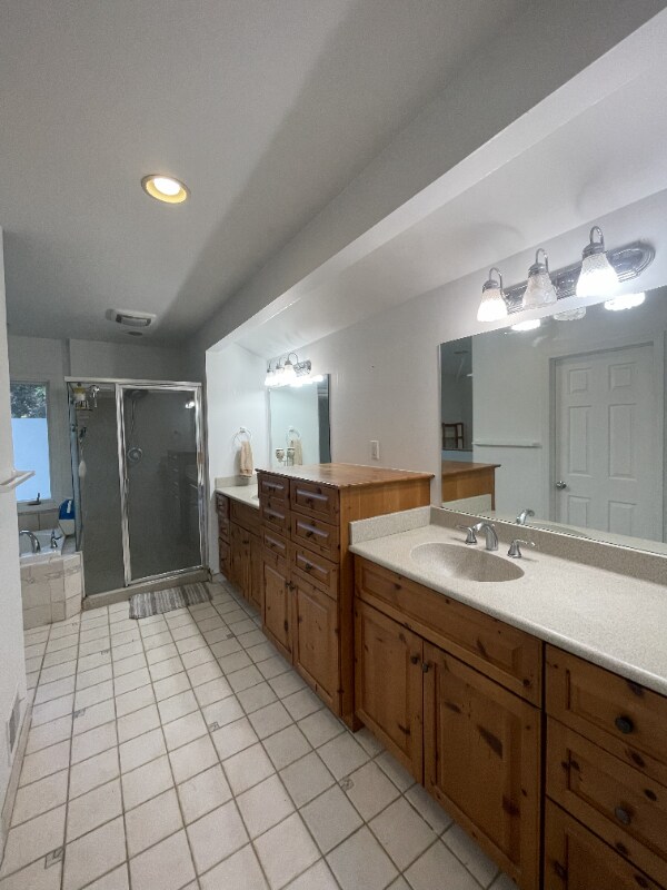 Building Photo - 2888 Colonial Way