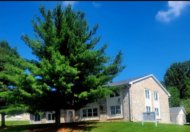 Building Photo - Magnolia Manor Apartments and Townhomes