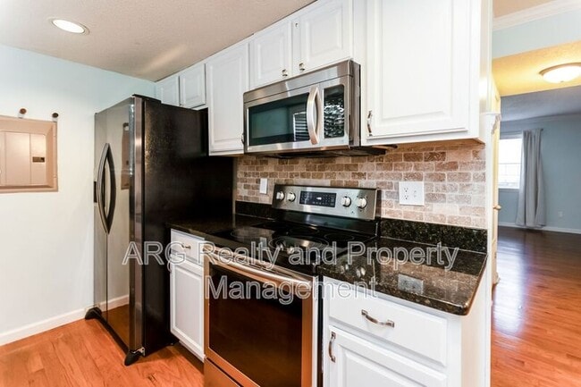 Building Photo - 6900 Roswell Rd