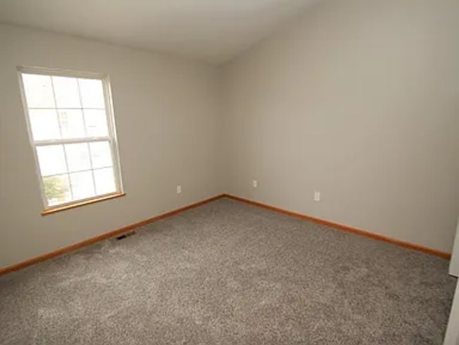 Building Photo - 3170 SW Arlan Ln