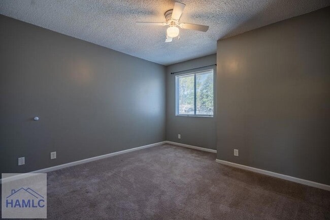Building Photo - 910 Brett Dr