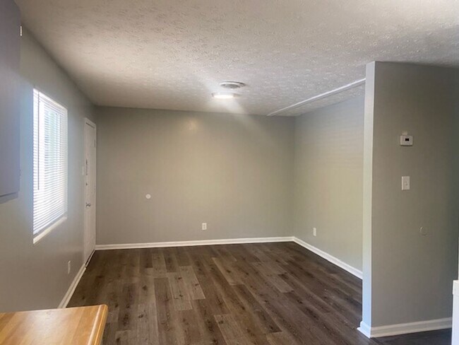 Building Photo - Strawberry Plains 37871 - 2 bedroom, 1 bat...