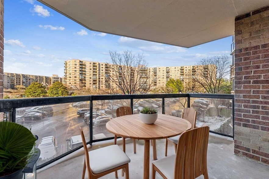 Building Photo - 8360 Greensboro Dr