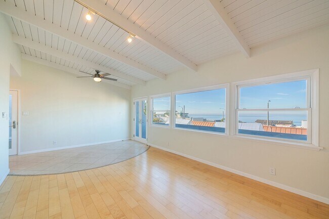 Building Photo - Warm & Inviting Manhattan Beach Rental Home!