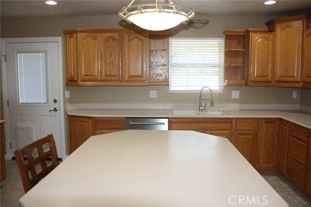 Building Photo - 16540 Wagon Wheel Dr