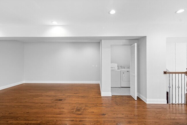 Building Photo - 2701 W Augusta Blvd
