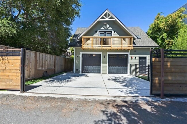 Primary Photo - 421 Harrison Ave