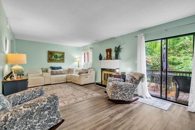 Building Photo - 87 Briarview Cir