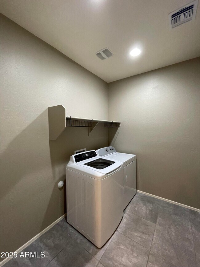 Building Photo - 22507 E Creosote Dr