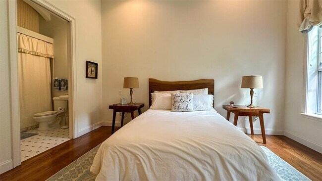 Building Photo - 6425 NW 202nd Pl