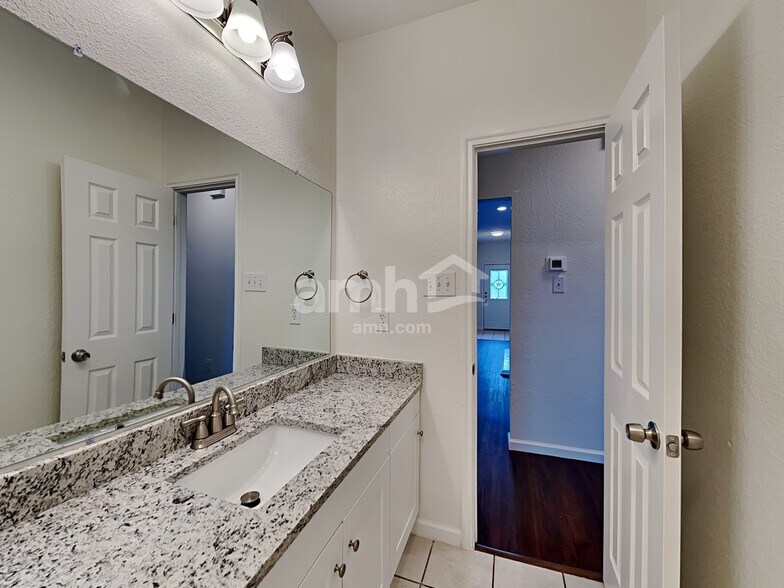 Building Photo - 73 N Highland Dr