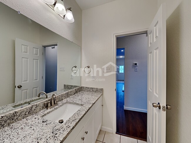 Building Photo - 73 N Highland Dr