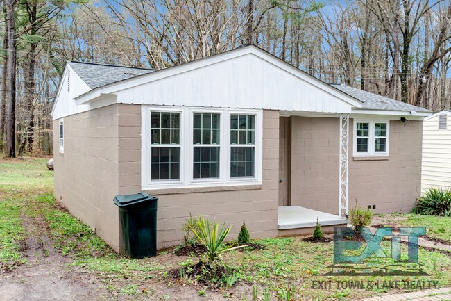 Building Photo - 3 bedroom, 1 bathroom home located in Lawrenceville, VA