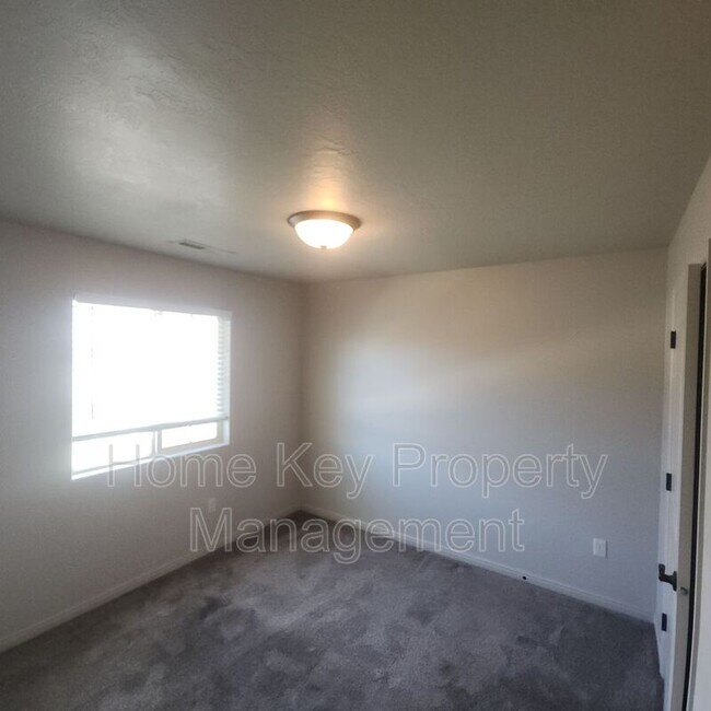 Building Photo - 370 W Buena Vista Blvd