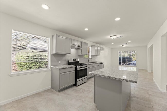 Building Photo - 22019 Kenchester Dr