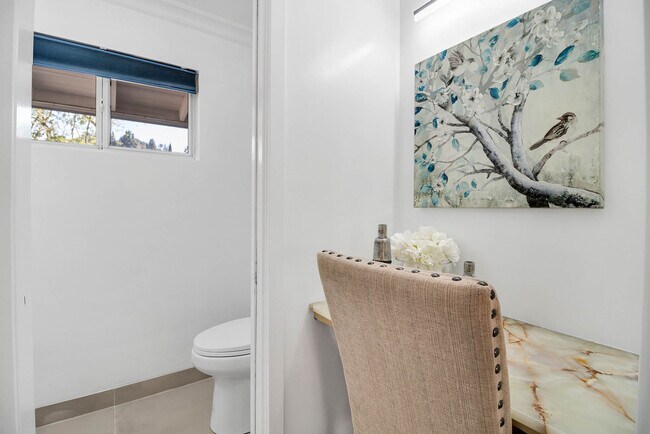 POWDER ROOM - 16047 Meadowcrest Rd