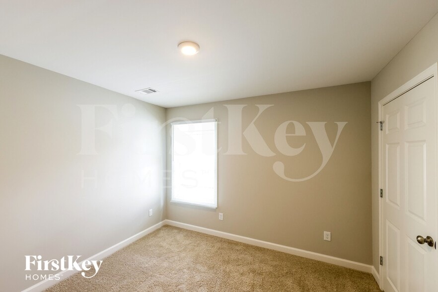 Building Photo - 7221 60th Ave E