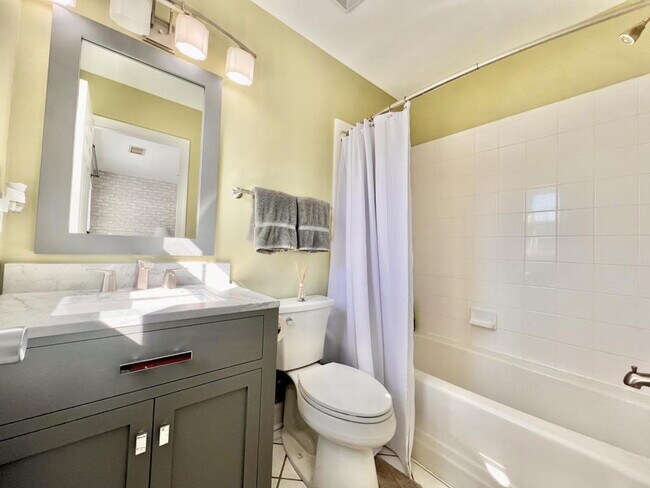 Building Photo - SUMMER SPECIAL - $500 off first month's rent!!