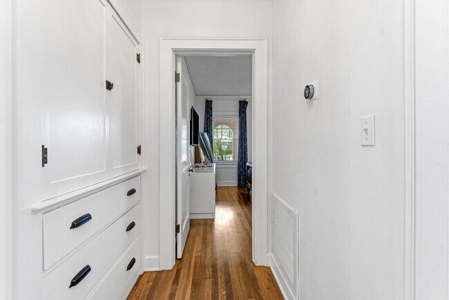 Building Photo - 217 Coconut Ave