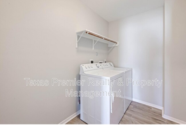 Building Photo - 5011 Redwing Brook Trail