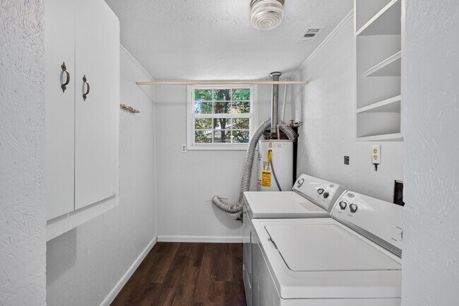 Building Photo - 1521 Randee Dr