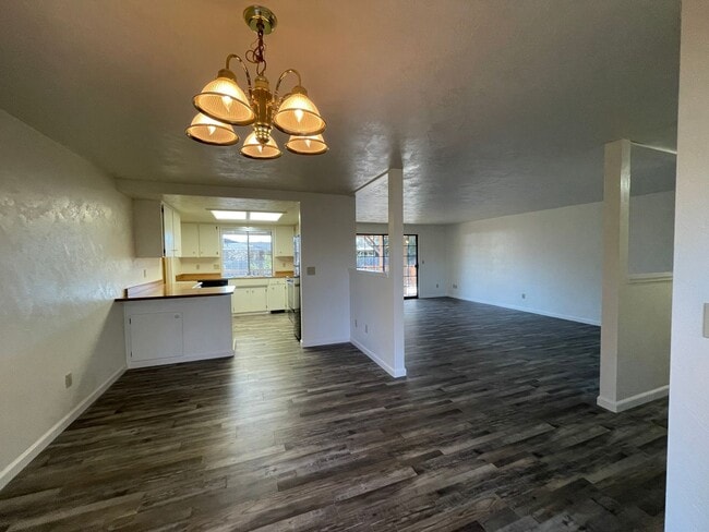 Building Photo - 3 bedroom, 2 bathroom, in East Medford