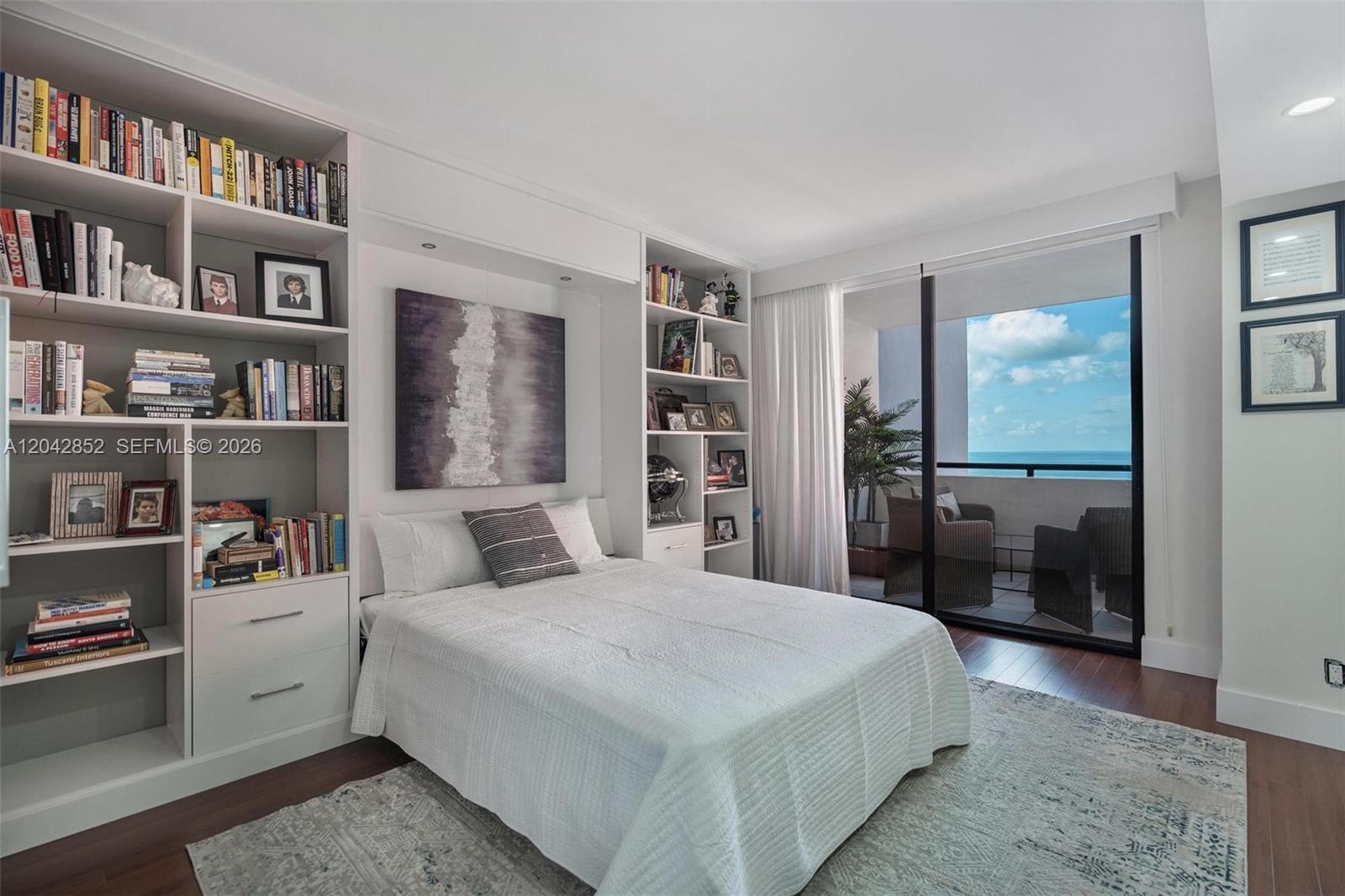 Building Photo - 1581 Brickell Ave