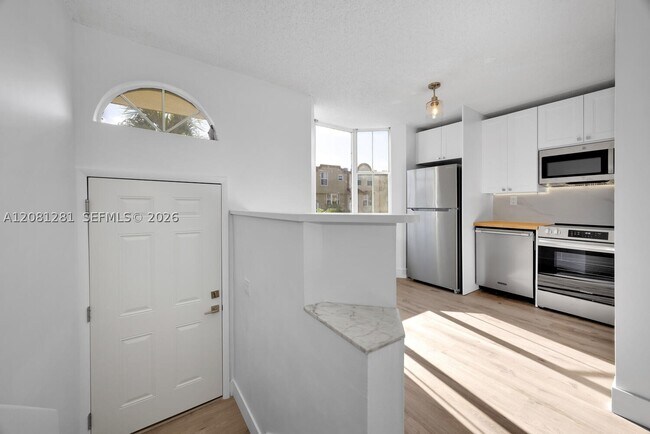 Building Photo - 390 NW 86th Ct