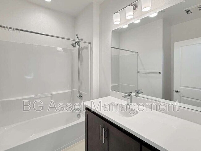 Building Photo - 223 Bolt Ct
