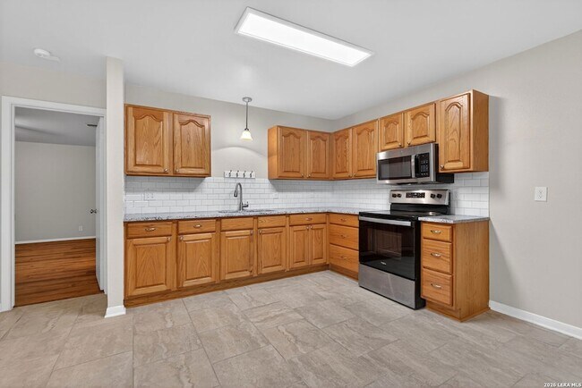 Building Photo - 9930 Trendwood