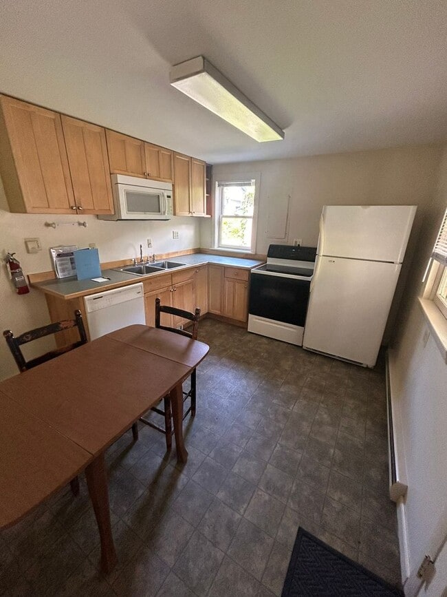 Building Photo - 120-126-126 N Willard St