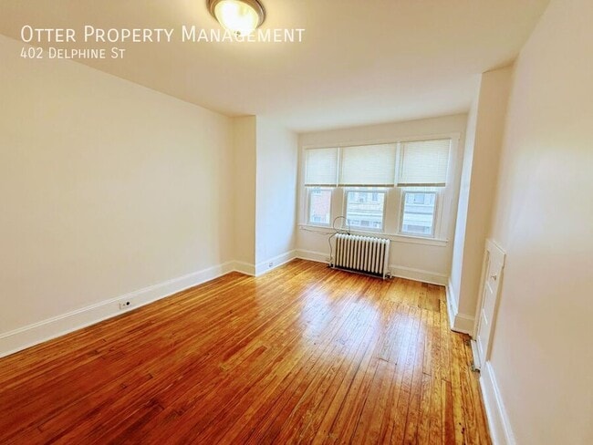 Building Photo - 402 Delphine St