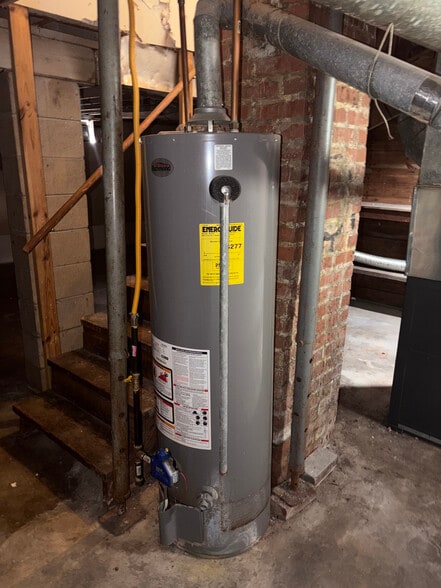 Building Photo - 2408 W Wiswall St