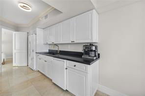 Building Photo - Collins Avenue, Sunny Isles Beach, FL 33160 - 3 BR 3 BA condo