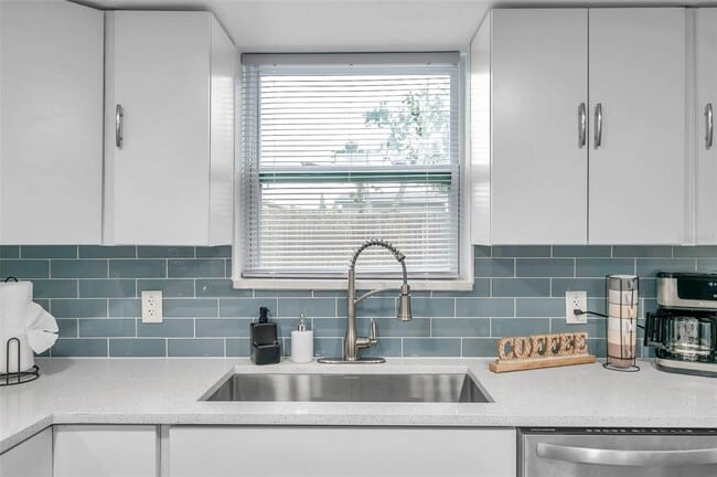 Building Photo - 3720 3rd Ave N