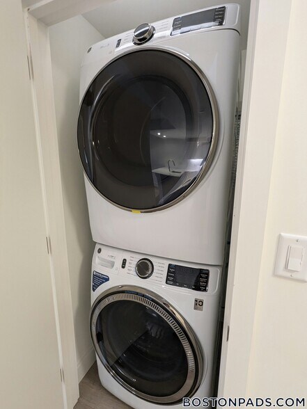 Building Photo - 1079 Commonwealth Ave