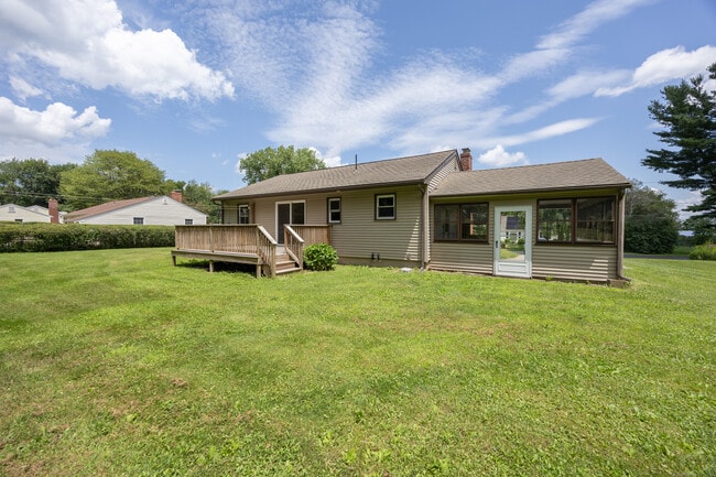 Building Photo - 27 Lathrop Dr