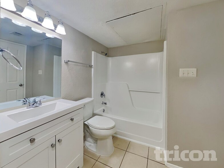 Building Photo - 24022 4 Sixes Ln