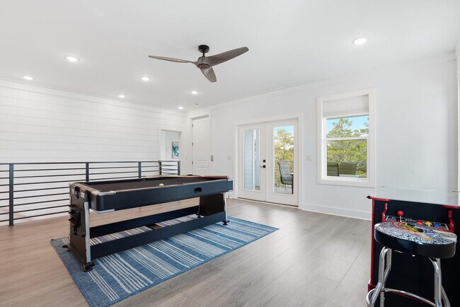Building Photo - 120 Dune Dr